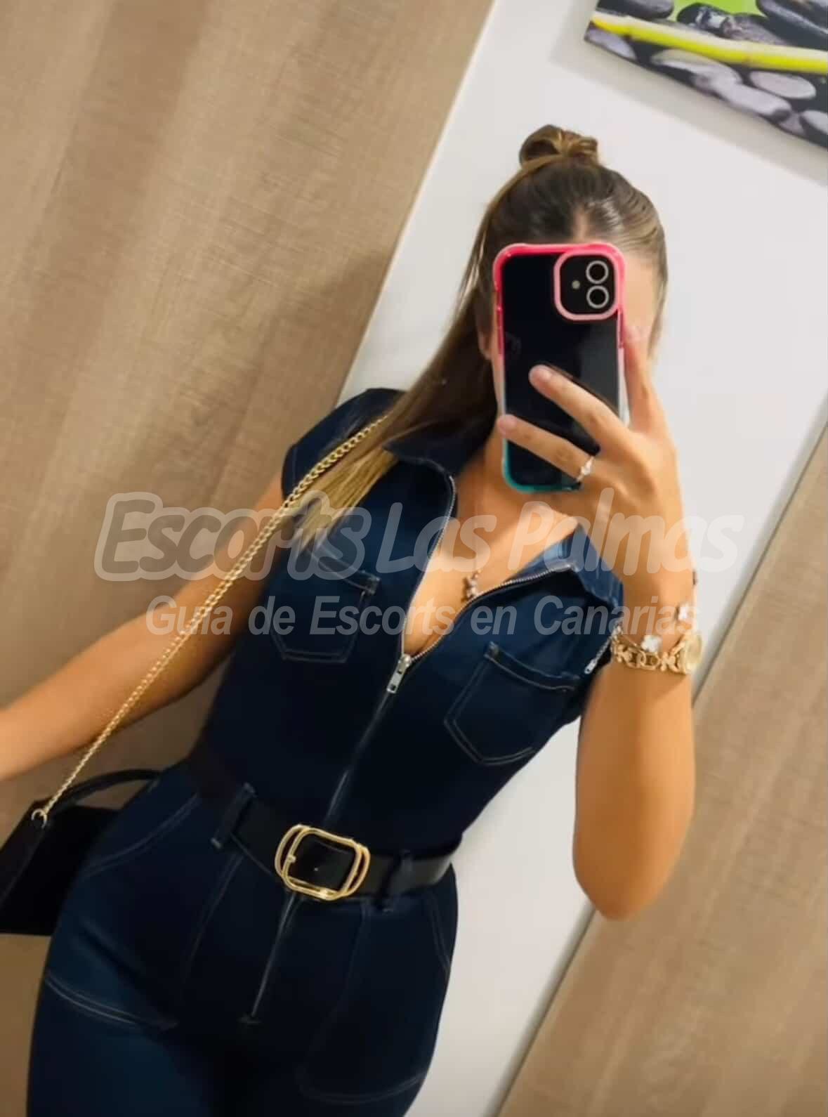 Hola soy Clhoe espero tu mensaje amor tengo 20 años soy Canaria